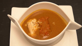 Paprika-Kürbis-Suppe mit Maultaschen