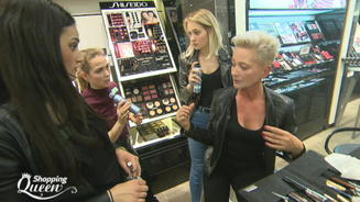 Dagmar fuscht den Stylisten ins Werk