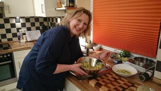 In Christiane steigt die Spannung