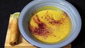 Fruchtsuppe mit Frühlingsrollen