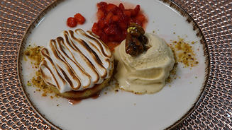 Tarte mit Tonkabohnen und Erdbeeren
