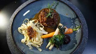 Wasserbüffelgulasch an Tagliatelle 