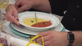 Rote und gelbe Paprikasuppe