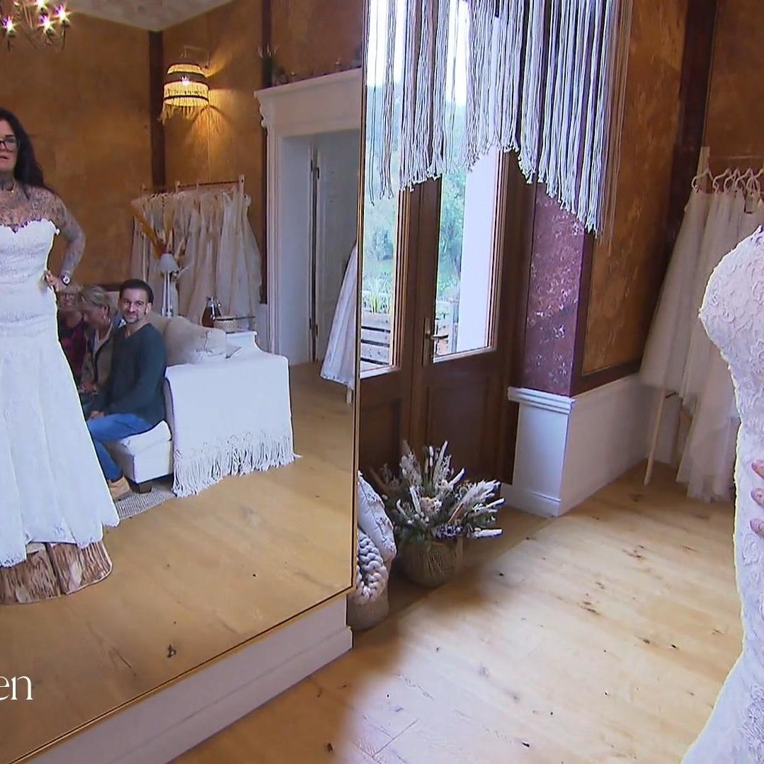 Janina im \Stehkleid\ Janina im \Stehkleid\