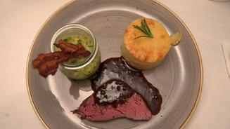 Rinderfilet an Rotwein-Schalotten-Soße