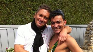 Matthias springt ins kalte Wasser