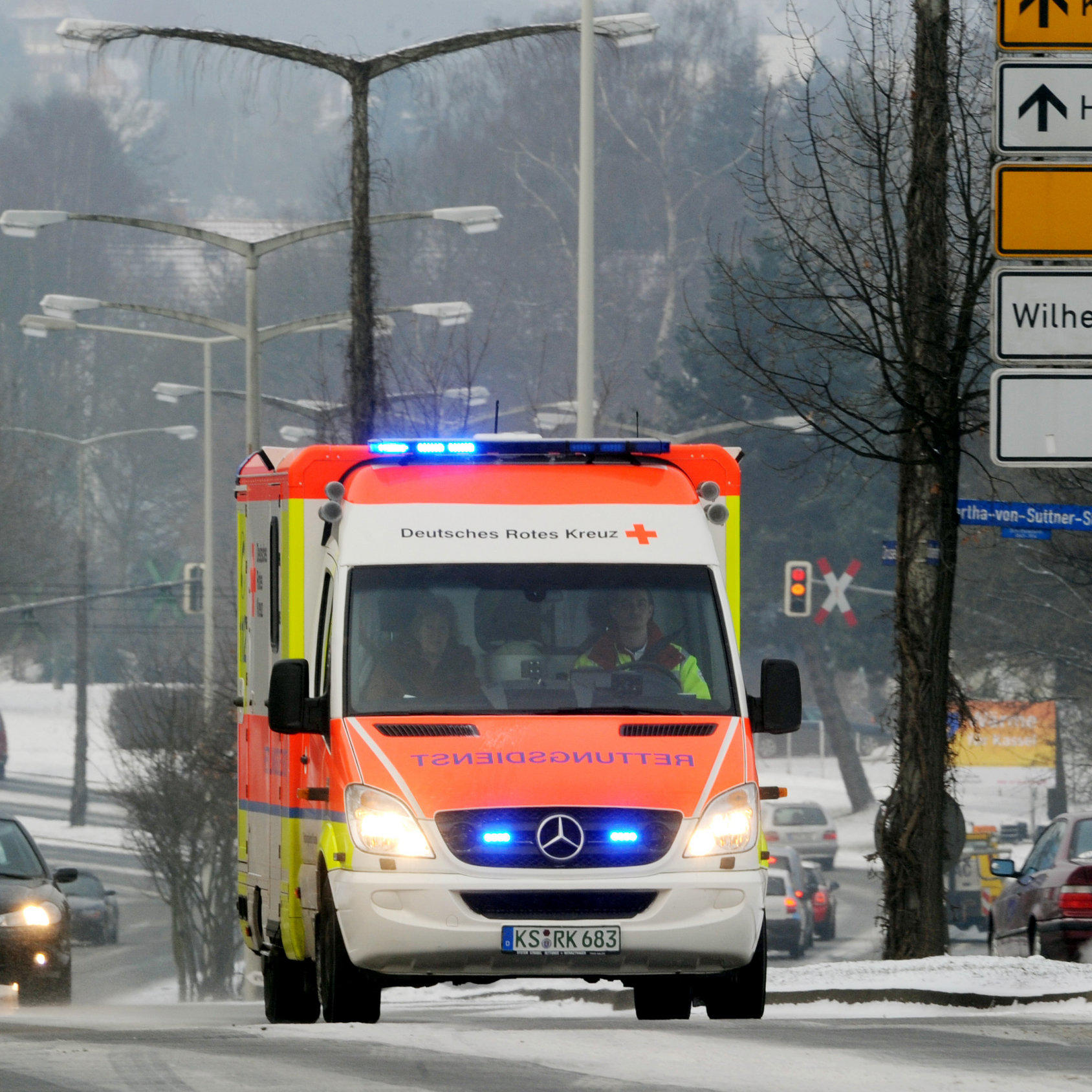 Rettungsdienst auf glatten Straßen Rettungsdienst auf glatten Straßen