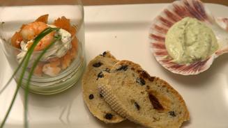 Guacamole, Lachs und Garnelen Cocktail