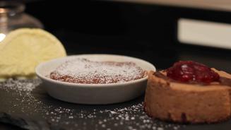 Kastanientarte an Safranparfait