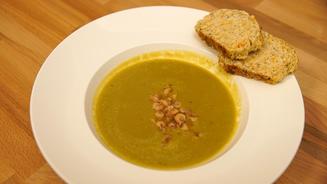 Grüne Krabbensuppe mit Fetabrot
