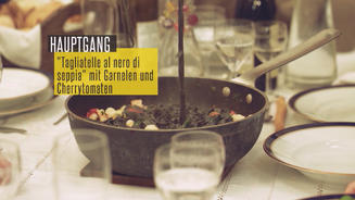 Selbstgemachte schwarze Tagliatelle