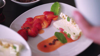 Vanilleparfait mit Erdbeeren