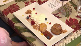 Beeren Lorbeer Friand mit Kokoscreme