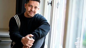 Nico Santos überrascht ein Brautpaar