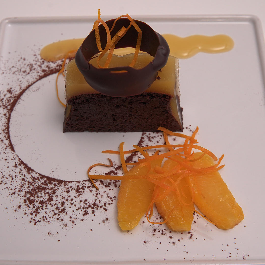 Schokoladenkuchen mit Schokoladenringen und Orange Schokoladenkuchen mit Schokoladenringen und Orange