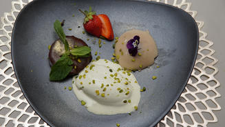 Schokoladenkuchen mit Kirsch-Mousse