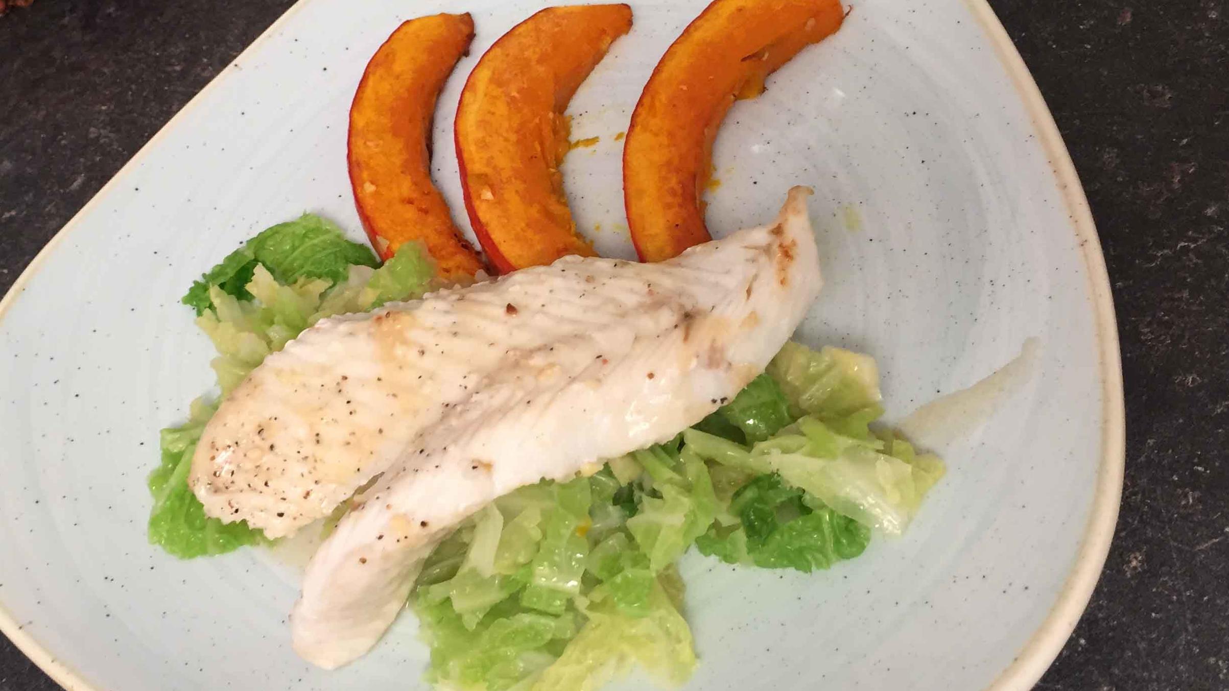 Filet vom Steinbutt mit Scheiben vom Hokkaido und getrüffeltem Wirsing Filet vom Steinbutt mit Scheiben vom Hokkaido und getrüffeltem Wirsing