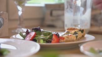 Pflücksalat mit Bärlauchtarte