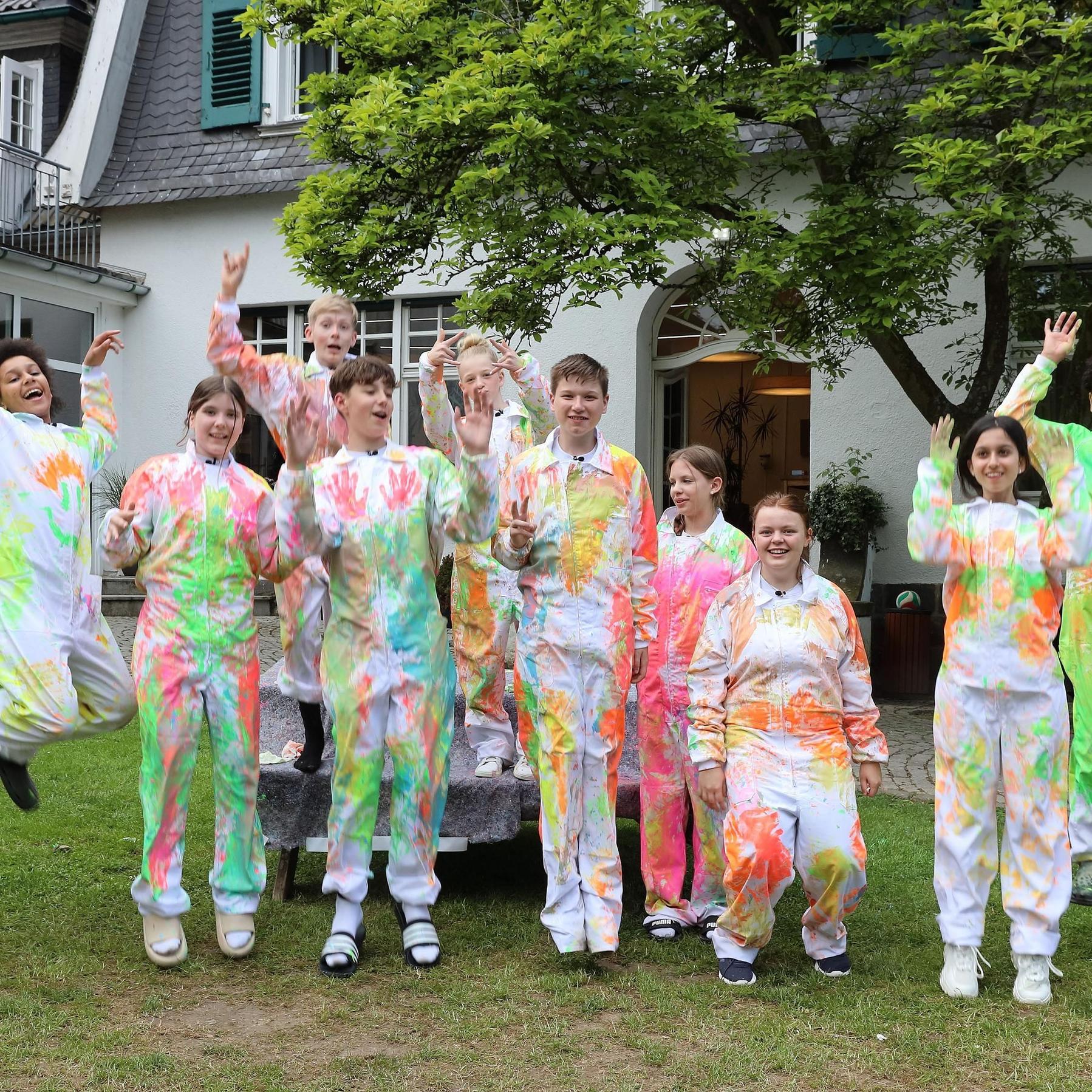 v.l.: Linda, Victor, Aliya, Tom, Matts, Josephine, Sean, Abigail, Paulina, Lara, Eric und Mert\nFoto: RTL / Sagamedia v.l.: Linda, Victor, Aliya, Tom, Matts, Josephine, Sean, Abigail, Paulina, Lara, Eric und Mert\nFoto: RTL / Sagamedia