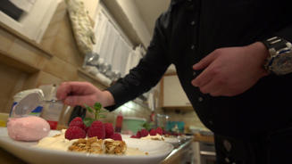 Cranachan mit Himbeer-Joghurteis
