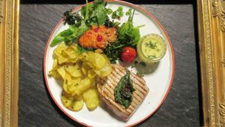 Thunfischsteak mit Kartoffelchips