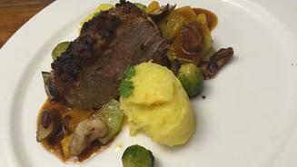 Kalbsrücken mit Dörrobstkruste