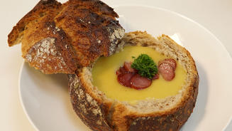 Kartoffelsuppe in Brot