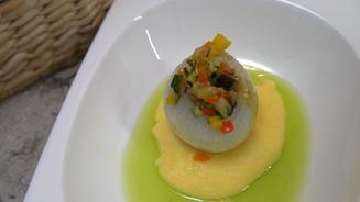 Zwiebel mit Polenta und Parmesan