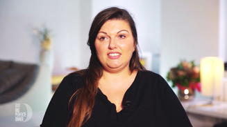 Sanja serviert Gold und Edelsteine