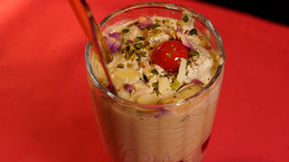 Falooda - Rosige Kaltspeise mit Nudeln