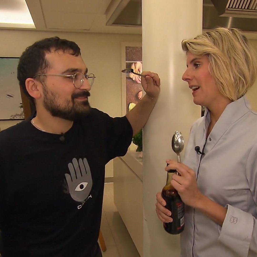 Hüseyin bekommt von Felicitas Then eine Lektion erteilt. Hüseyin bekommt von Felicitas Then eine Lektion erteilt.