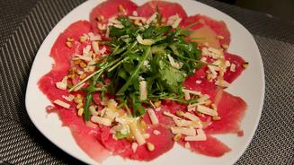 Carpaccio vom Rind mit Rucola