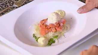 Bachsaiblingstatar und Kohlrabisalat