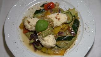 Parmesannocken mit gebratener Zucchini