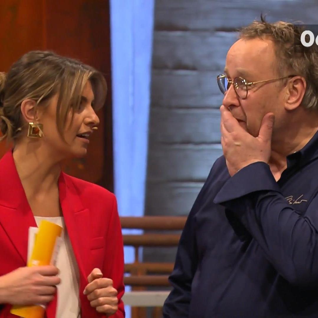 Da tut Laura Wontorra ja schon vom Zuhören die Kopfhaut weh: Deshalb hat Thomas Bühner eine neue Frisur. Da tut Laura Wontorra ja schon vom Zuhören die Kopfhaut weh: Deshalb hat Thomas Bühner eine neue Frisur.
