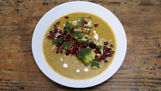 Kokos-Brokkoli-Suppe, verfeinert