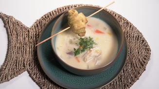 Fischsuppe mit Spinat-Brotschnecken