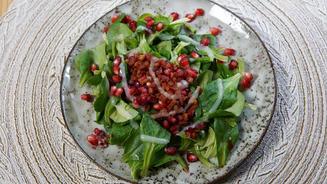 Feldsalat mit Granatapfelkernen
