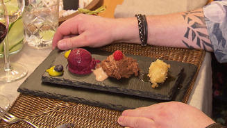 Mousse, Beerenfrost und Banane