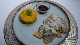 Tempeh Stroganoff mit Preiselbeeren