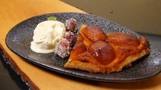 Vanilleparfait mit Apfeltarte