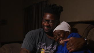 Kelvin Jones besucht seine Oma endlich