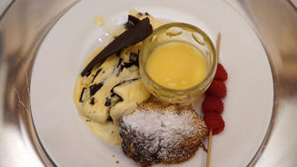 Eierlikör mit Parfait und Napfkuchen