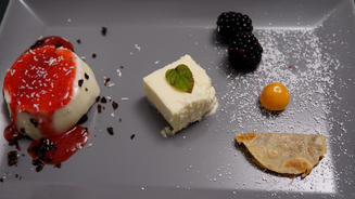 Panna Cotta, Oliven, Eis und Crêpes