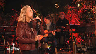 Leslie macht "Wild Love" "weiblicher"