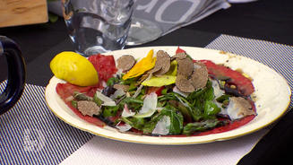  Rindercarpaccio mit Salat