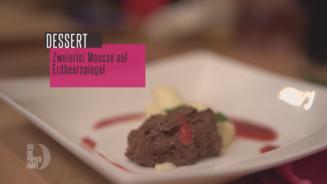 Zweierlei Mousse auf Erdbeerspiegel