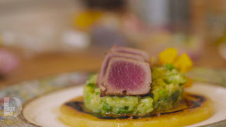 Tuna-Tataki auf Avocadotatar