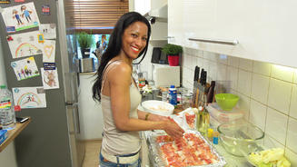 Violet hat Spaß am Kochen