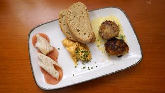 Bierbrot mit Kalbsfleischpflanzerl